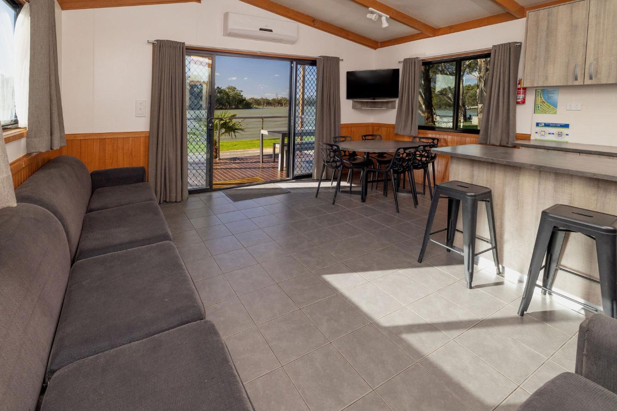 Big4 Renmark Riverfront Holiday Park Exterior photo